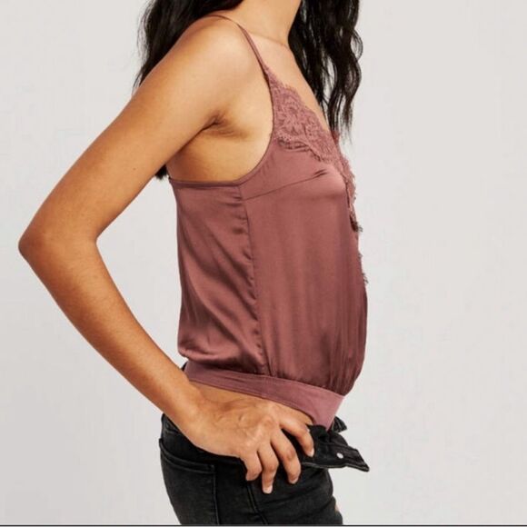 Abercrombie & Fitch Mauve Lace Bodysuit - Picture 2 of 11